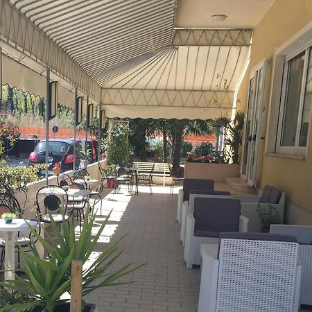 Hotel Villa Rinaldini Rímini Exterior foto