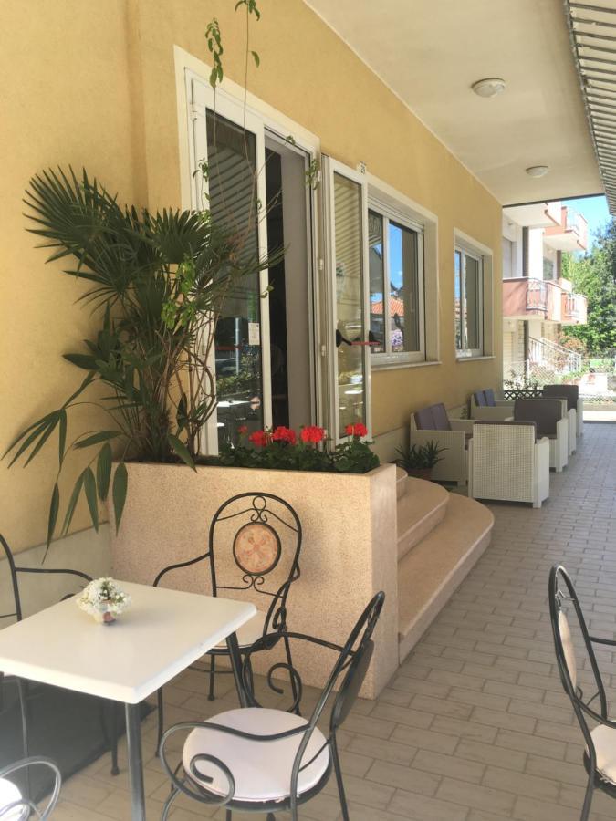 Hotel Villa Rinaldini Rímini Exterior foto